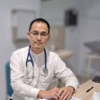 dr. Ferdy Ferdian, Sp.PD – Dokter Spesialis Penyakit Dalam yang memberikan edukasi terapi modern untuk pasien diabetes