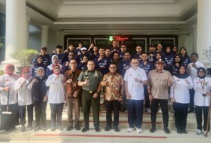 Foto Bersama Tim Gateball Banten dengan Gub Banten